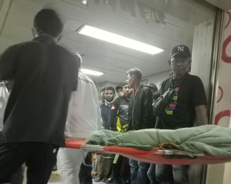 Jenasah Kandar (30 thn) ketika di evakuasi