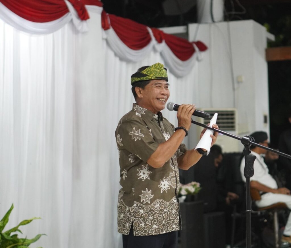 Gubernur Kalimantan Utara Zainal A Paliwang