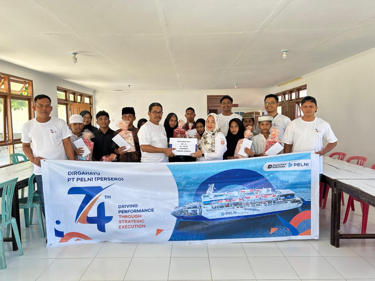 HUT ke-74 PT PELNI: Menebar Kebaikan, Pelni Cabang Namlea Berbagi Kebahagiaan di Panti Asuhan Huke Ina