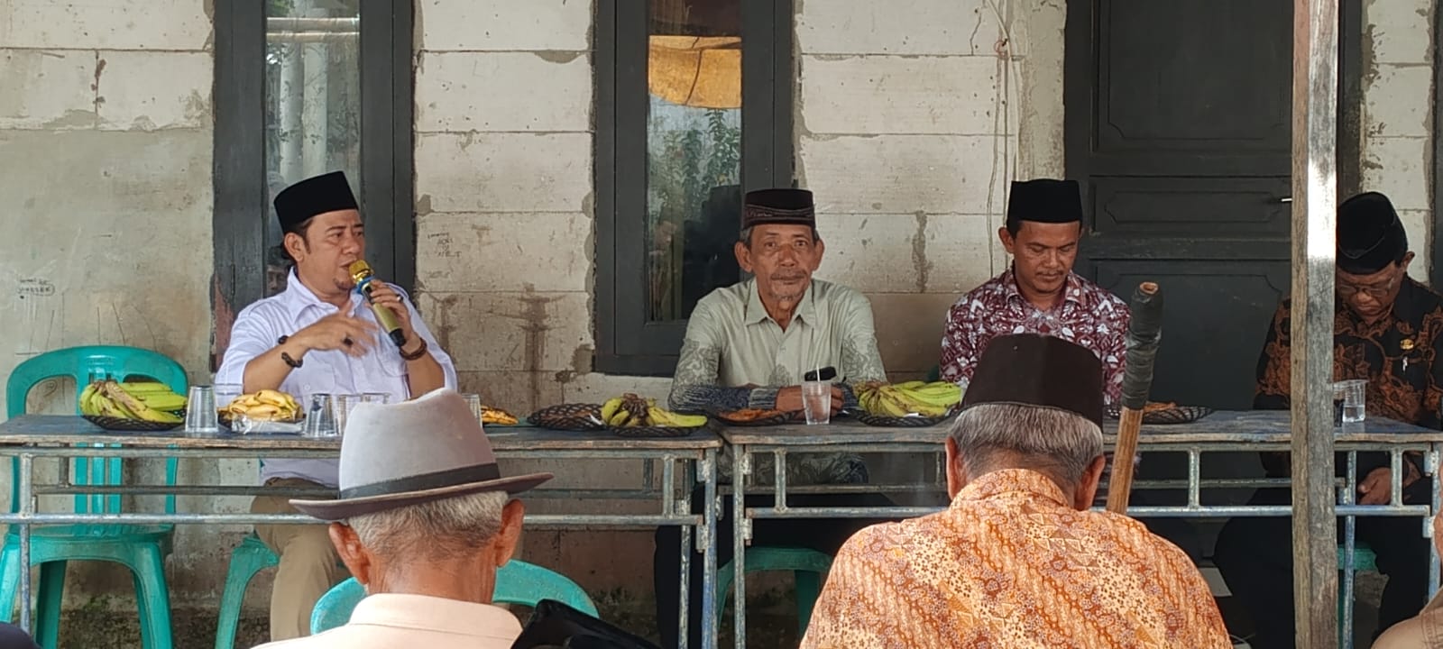 Jemput Bola Aspirasi Warga, Kades Sukabudi Gelar Rapat Minggon Keliling Perdana