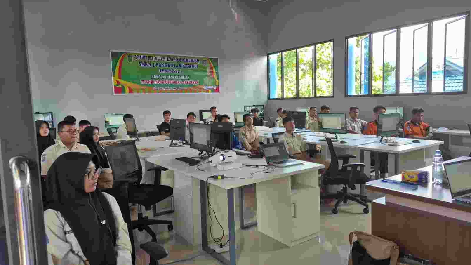 21 Siswa SMKN 1 Pangkalan Kerinci Lolos Bekerja di PT Sambu Gruop
