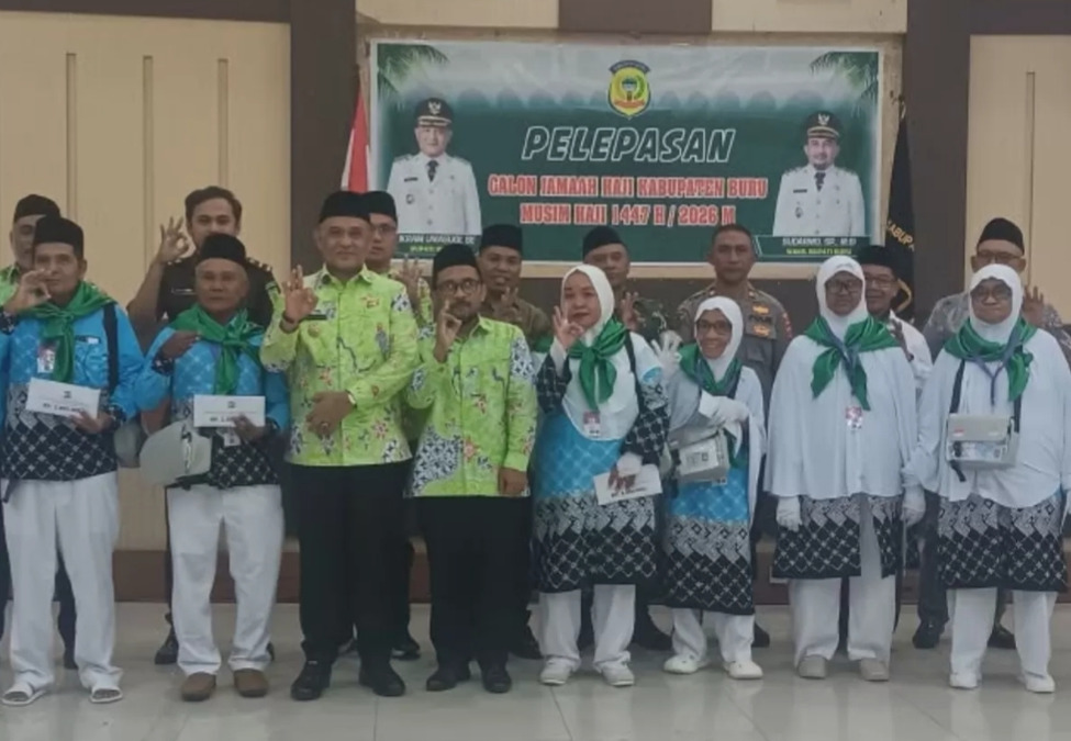 Bupati Ikram Umasugi S.E Lepas Calon Jamaah Haji Kabupaten Buru Musim Hari 1447 H/ 2026 M