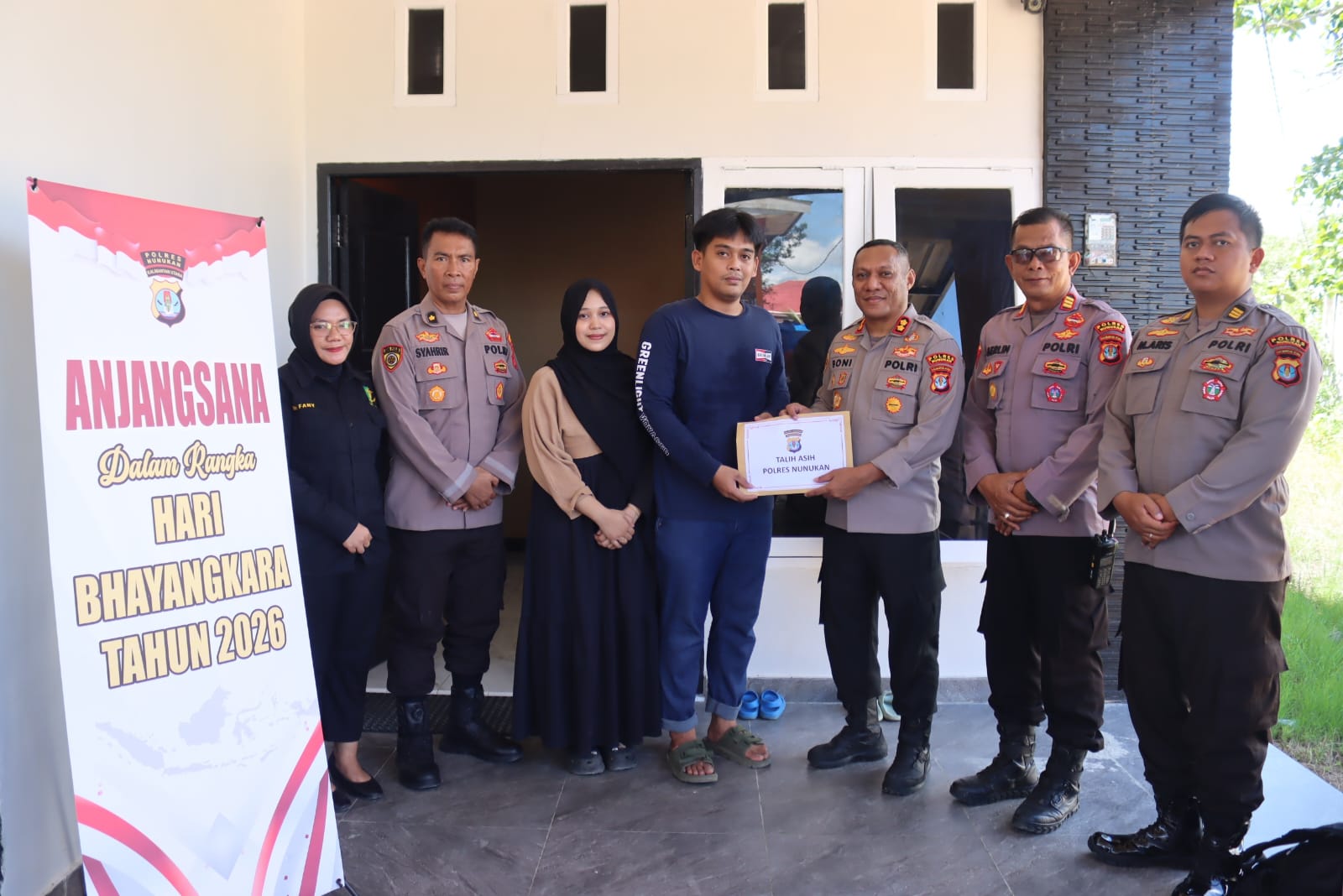 Kapolres Nunukan Bersama Bhayangkari Berikan Tali Asih kepada Anggota yang Sakit