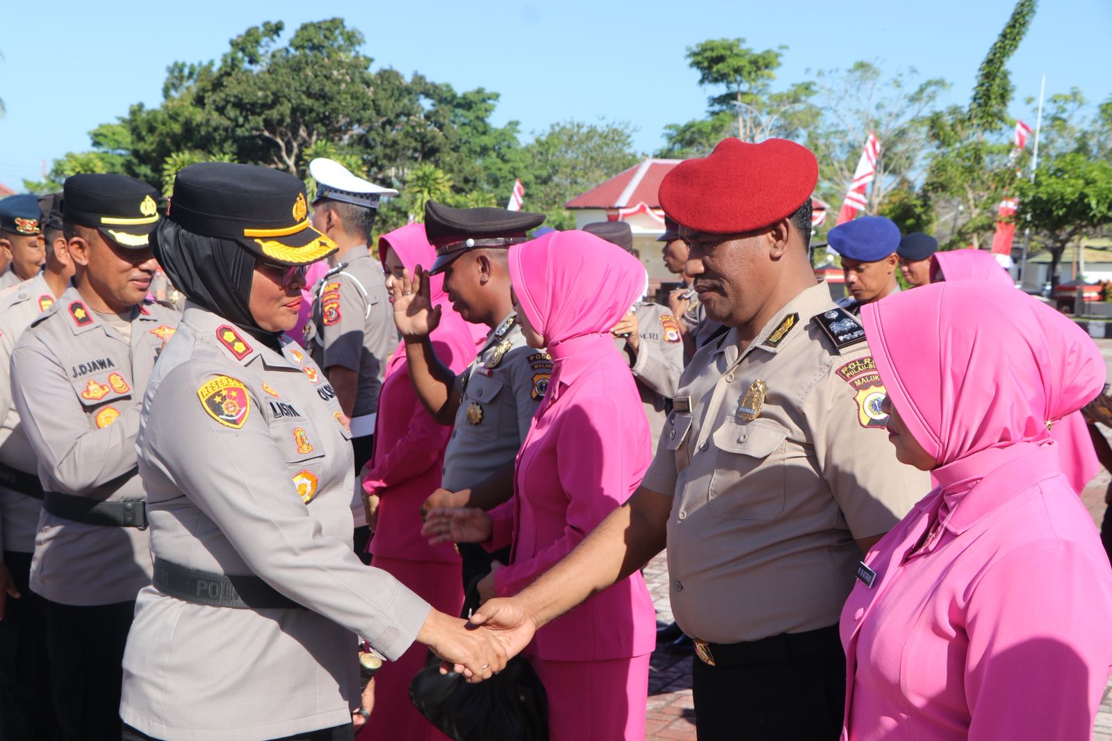 Upacara Kenaikan Pangkat Periode 1 Juli 2026, 61 Personel Polres Buru dan Satbrimobda Maluku Terima Tanggungjawab Lebih Tinggi