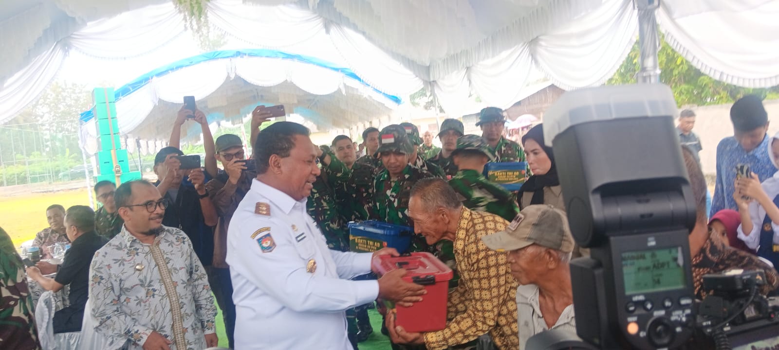 Perkuat Kemanunggalan TNI-Rakyat, Wakil Gubernur Maluku Buka Karya Bakti TNI AD 2026 di Kabupaten Buru