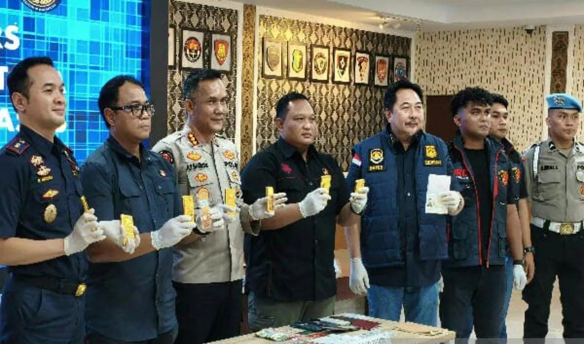 Polda Sulut Gagalkan Penyelundupan 16 Kg Emas, Dua WNA China Diamankan