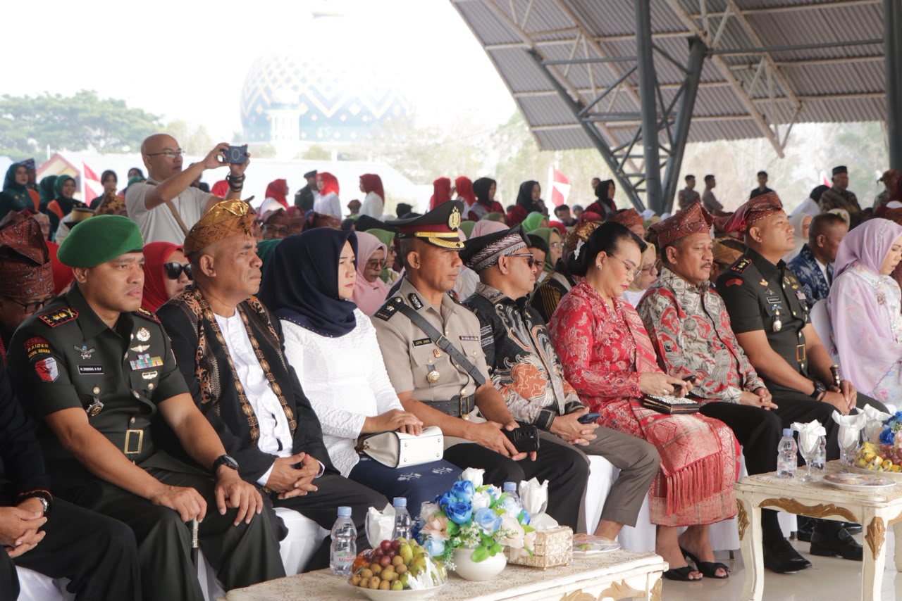 Wakapolres Buru Bersama PJU dan Para Kapolsek Jajaran Hadiri Upacara HUT Kab. Buru ke 27
