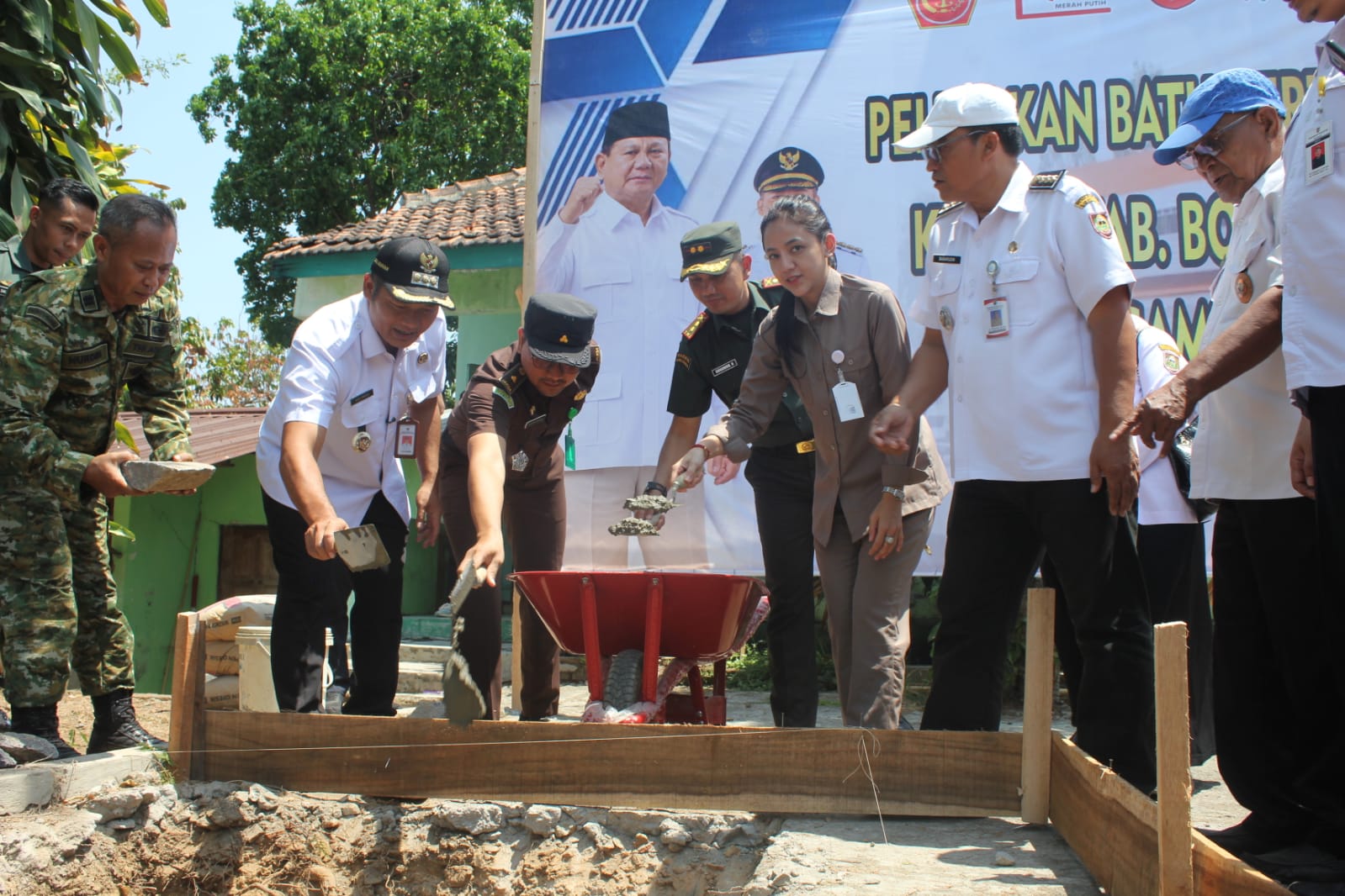 Dandim dan Bupati Boyolali Letakkan Batu Pertama Pembangunan KDKMP Desa Sambon